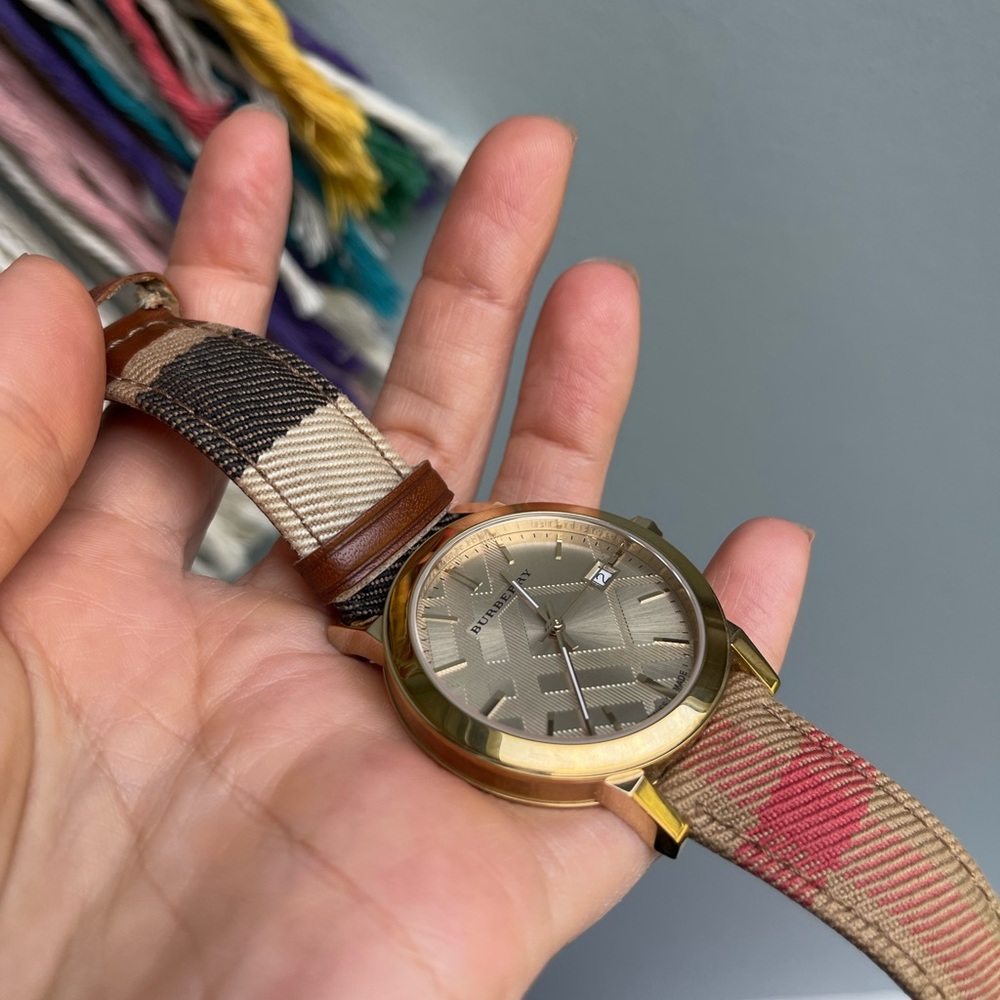 authentic Burberry watch - Picture 4 of 5